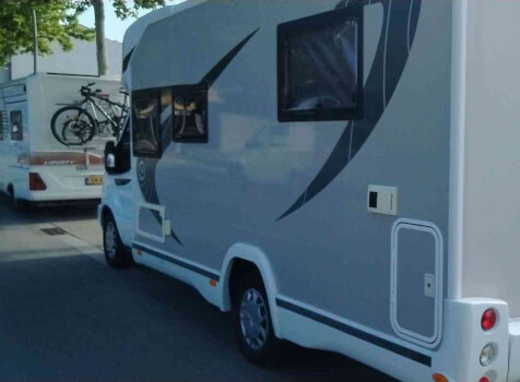 camping-car CHAUSSON TITANIUM 758 EB  extérieur / latéral gauche