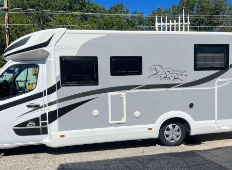 camping-car MC LOUIS YEARLING 83  extérieur / latéral gauche