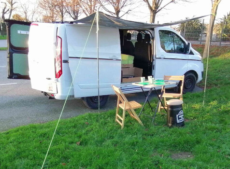 camping-car FORD TRANSIT CUSTOM  intérieur  / coin cuisine