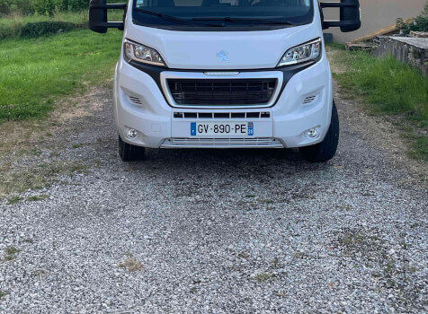 camping-car ROLLER TEAM 274TL  extérieur / face avant