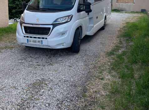 camping-car ROLLER TEAM 274TL  extérieur / latéral gauche