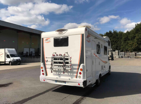 camping-car PLA MISTER  extérieur / arrière