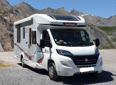 camping-car CHALLENGER GRAPHITE 388 EB  extérieur / face avant