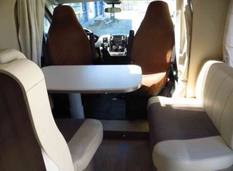 camping-car CHALLENGER GRAPHITE 388 EB  intérieur / coin salon