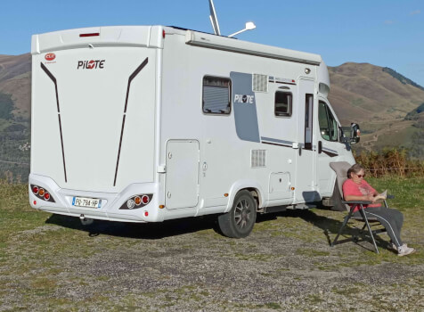 camping-car PILOTE P 650 C  extérieur / face avant