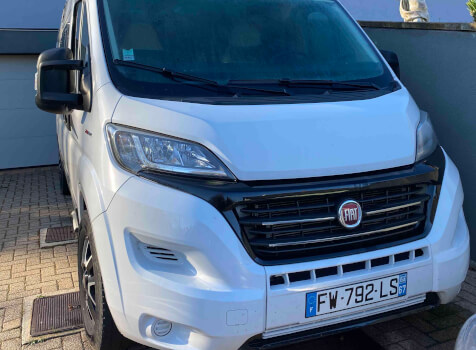 camping-car MC LOUIS MENFYS  extérieur / face avant