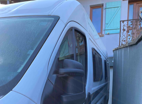 camping-car MC LOUIS MENFYS  extérieur / latéral droit