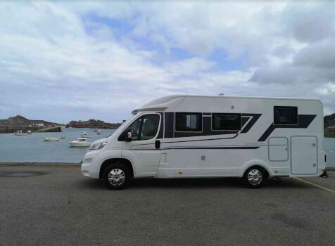 camping-car ADRIA COMPACT DL  extérieur / latéral droit