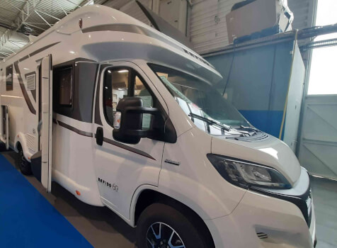 camping-car RAPIDO 696 F  extérieur / latéral gauche