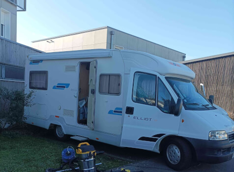 camping-car CI ELLIOT  extérieur / face avant