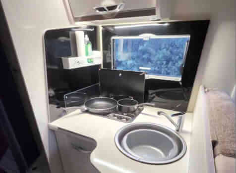 camping-car MC LOUIS YEARLING  intérieur  / coin cuisine