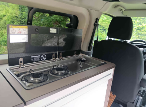 camping-car BURSTNER BC5001  intérieur  / coin cuisine