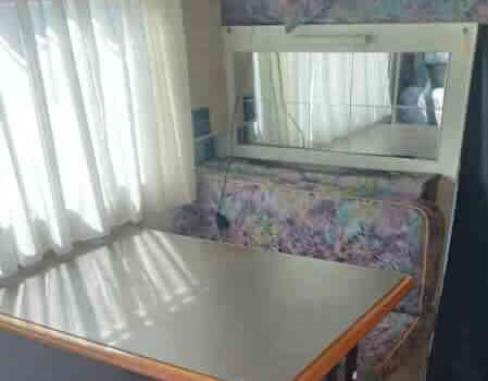 camping-car FORD 2L5 TURBO DIESEL  intérieur / coin salon