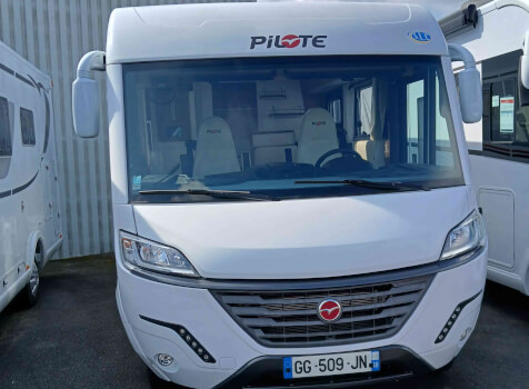 camping-car PILOTE  extérieur / face avant