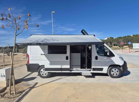 camping-car CHALLENGER V114  extérieur / face avant