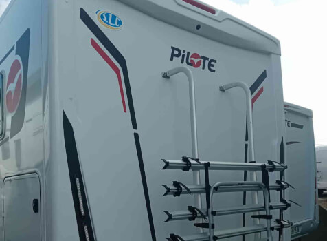 camping-car PILOTE  extérieur / arrière