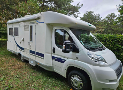 camping-car MC LOUIS TANDY  extérieur / latéral gauche