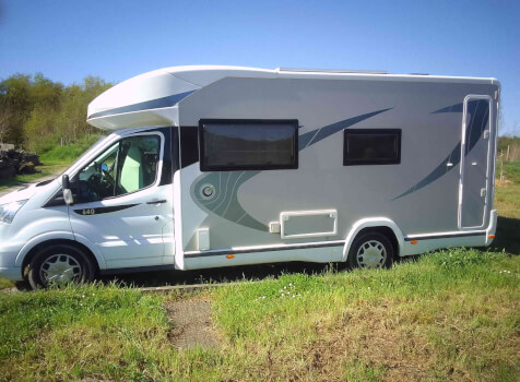 camping-car CHAUSSON TITANIUM 640  extérieur / latéral gauche