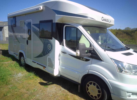 camping-car CHAUSSON TITANIUM 640  extérieur / latéral droit