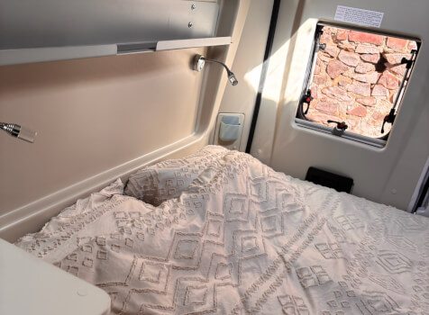 camping-car MC LOUIS MENFYS MAX    extérieur / arrière