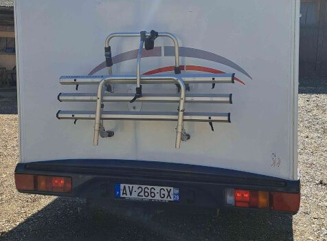 camping-car RIVIERA   extérieur / arrière