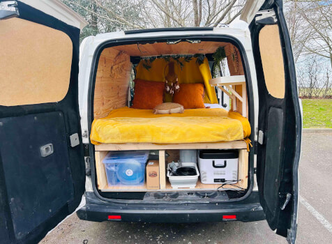 camping-car NISSAN NV200  intérieur  / coin cuisine