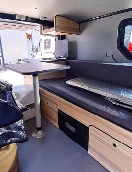 camping-car RENAULT TRAFIC  intérieur / coin salon