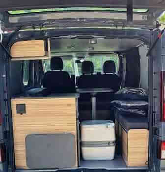 camping-car RENAULT TRAFIC  intérieur  / coin cuisine