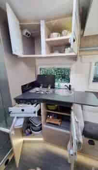 camping-car CHALLENGER SIRIUS 3080 START EDITION  intérieur  / coin cuisine