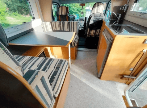 camping-car BAVARIA   intérieur / coin salon