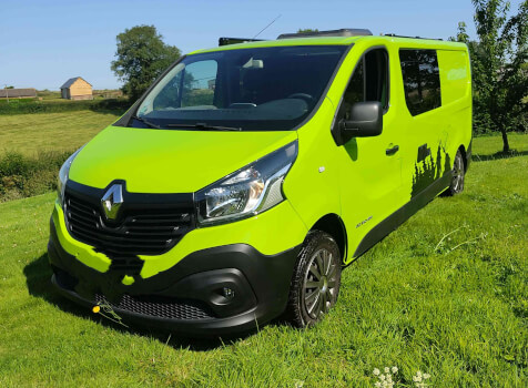 camping-car RENAULT TRAFIC   extérieur / face avant
