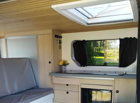 camping-car RENAULT TRAFIC   intérieur / coin salon