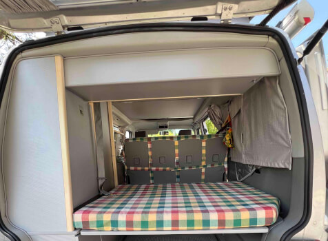 camping-car CALIFORNIA T4  extérieur / latéral droit