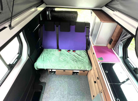 camping-car MINI CAMP BAVARIA  intérieur / coin salon