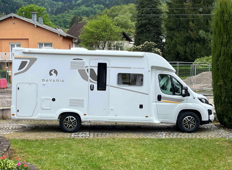 camping-car BAVARIA NOMADE T690  extérieur / latéral droit