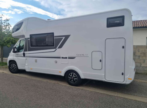 camping-car CORAL AXESS XL 650 DK  extérieur / latéral gauche