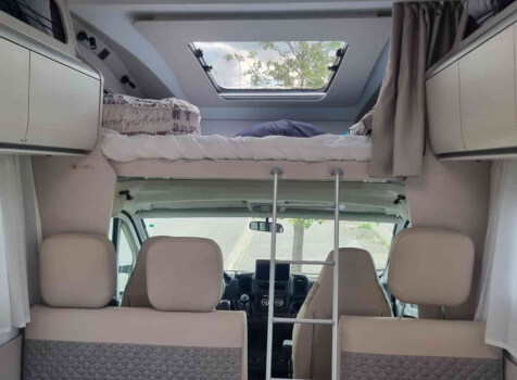 camping-car CORAL AXESS XL 650 DK  intérieur / coin salon