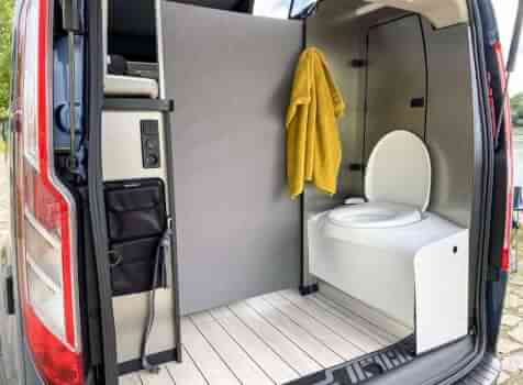camping-car WESTFALIA NUGGET PLUS  intérieur / salle de bain  et wc