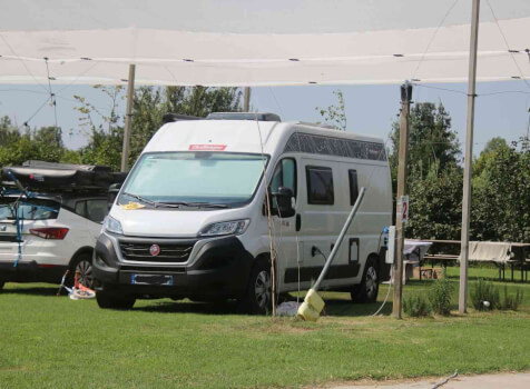 camping-car CHALLENGER V114  extérieur / latéral droit