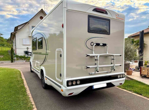 camping-car CHAUSSON TITANIUM ULTIMATE 720  extérieur / arrière