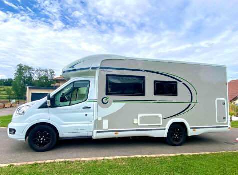 camping-car CHAUSSON TITANIUM ULTIMATE 720  extérieur / latéral gauche