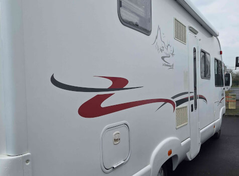 camping-car RAPIDO  extérieur / latéral gauche