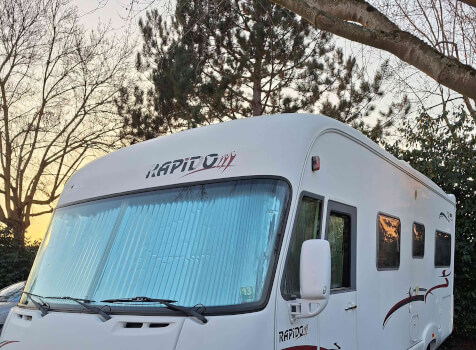 camping-car RAPIDO  extérieur / latéral droit