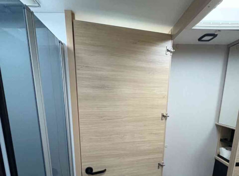 camping-car CHAUSSON 724 ETAPE LINE  intérieur / salle de bain  et wc