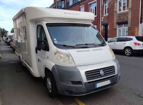 camping-car MONCAYO 735  extérieur / face avant