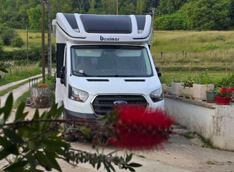 camping-car BENIMAR TESSORO   extérieur / face avant