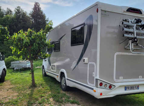 camping-car CHAUSSON 768 XLB   extérieur / latéral gauche