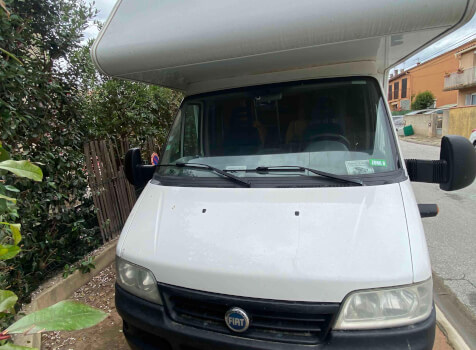 camping-car AUTOROLLER TRIGANO  extérieur / face avant