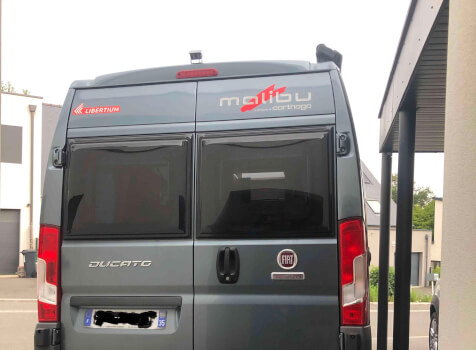 camping-car CARTHAGO MALIBU CHARMING 600 DB  extérieur / arrière