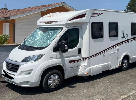 camping-car RIMOR SEAL  extérieur / face avant